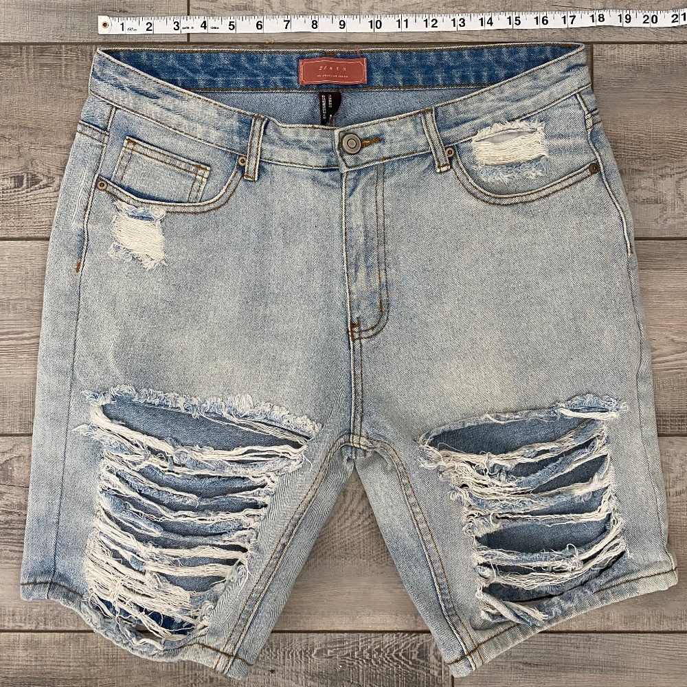 FOREVER 21 Men’s Distressed Jean Shorts